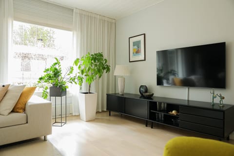 Communal lounge/ TV room, TV and multimedia, Living room, Seating area