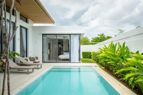 Pool view, Swimming pool, sunbed