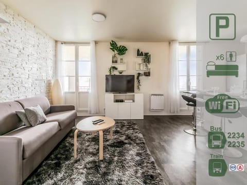 Communal lounge/ TV room, Living room, Seating area