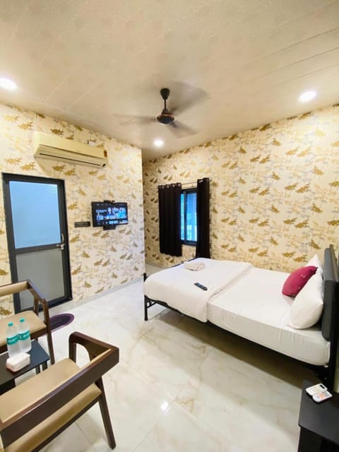 Bed, TV and multimedia, Photo of the whole room, Bedroom, air conditioner