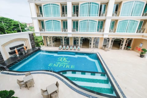 Property building, Day, Pool view, Swimming pool, sunbed