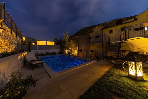 Property building, Swimming pool