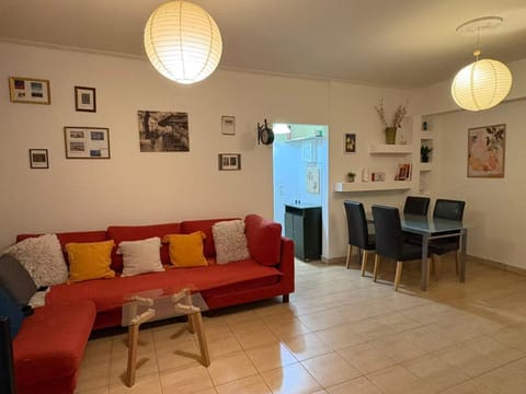 Cozy lower ground floor apartment by Sea and Tram Apartment in Alimos