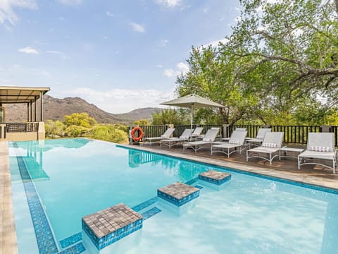 Property building, Natural landscape, Mountain view, Pool view, Swimming pool, sunbed