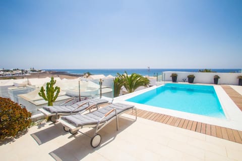 Day, Swimming pool