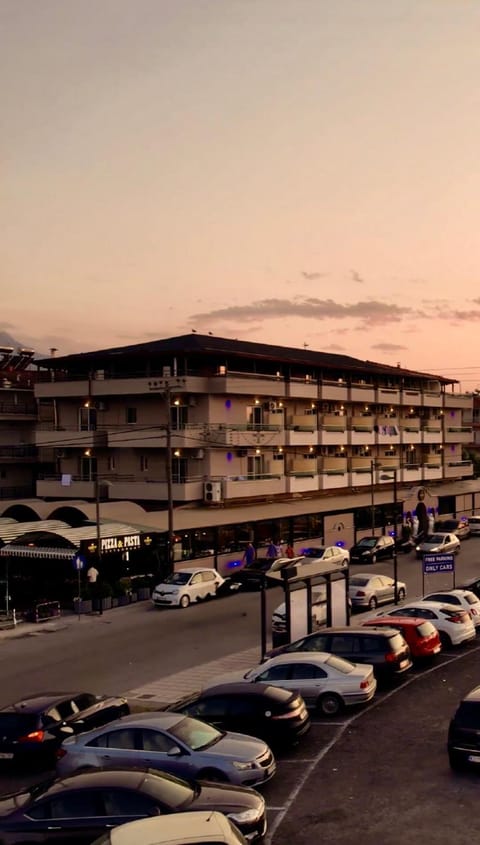 Property building, Sunrise, Parking