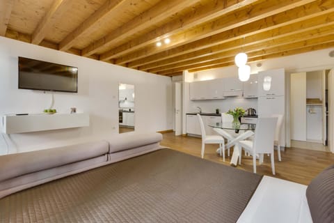 Bed, Living room