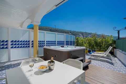 Balcony/Terrace, Mountain view