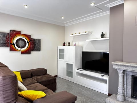 Communal lounge/ TV room, TV and multimedia, Living room