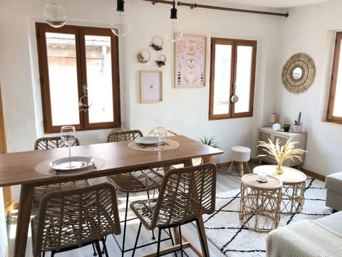 Living room, Seating area, Dining area