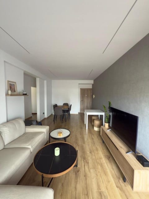 TV and multimedia, Living room, Seating area, Evening entertainment