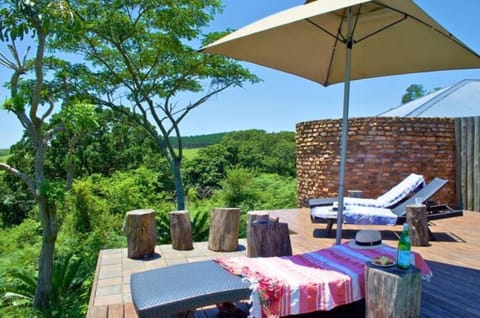 Patio, Day, Natural landscape, Garden, View (from property/room), Balcony/Terrace, Living room, Seating area, Garden view, sunbed