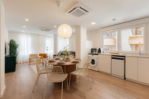 Kitchen or kitchenette, Living room, Seating area, dishwasher, stove