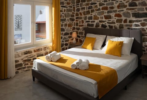 Bed, Bedroom, towels