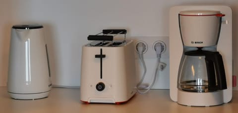 Coffee/tea facilities, toaster