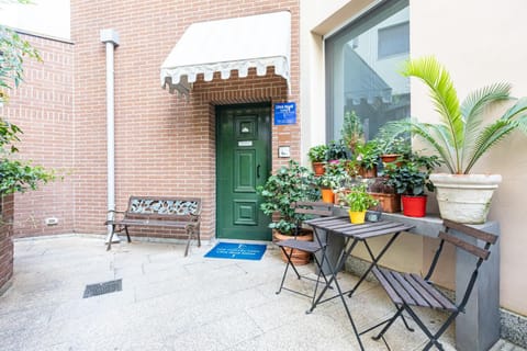 Facade/entrance, Balcony/Terrace, Internal: Not applicable to any particular room