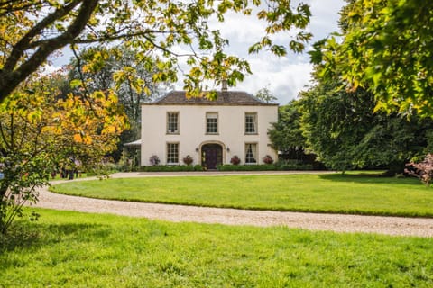 Property building, Facade/entrance, Garden, Garden view