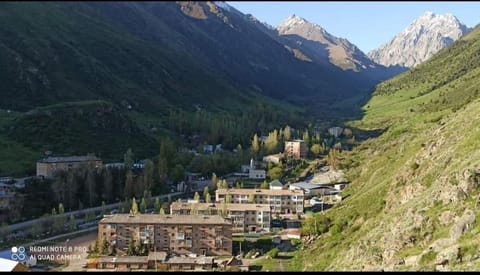 Nearby landmark, Day, Natural landscape, Bird's eye view, Mountain view