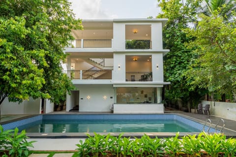 Property building, Day, Garden, Swimming pool