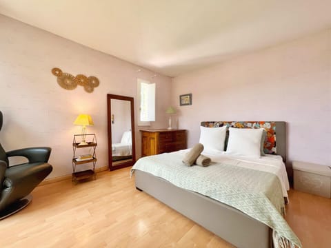 Villa Baux'Nheur, Vue Alpilles, Calme, CLIM, 9 personnes House in Les Baux-de-Provence