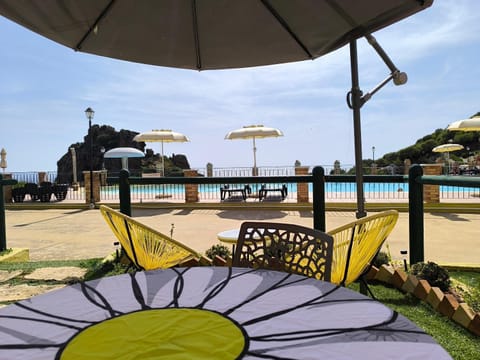 Patio, Garden, Garden view, Pool view, Swimming pool, sunbed