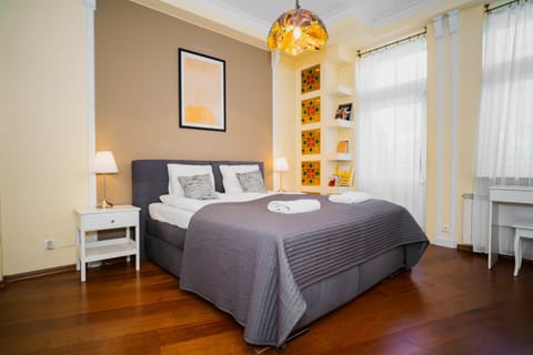 Photo of the whole room, Bedroom