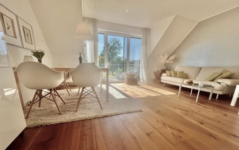 Balcony/Terrace, Balcony/Terrace, Living room, Photo of the whole room, Seating area, Dining area, Garden view, furniture, heating, internet
