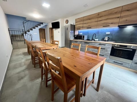 Kitchen or kitchenette, Seating area, Dining area