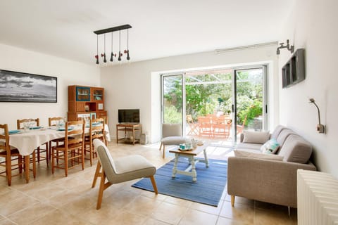 Communal lounge/ TV room, Living room