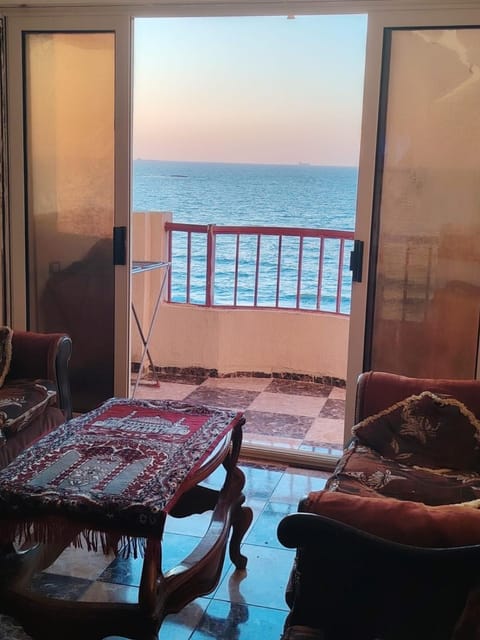Natural landscape, View (from property/room), Balcony/Terrace, Living room, Seating area, Sea view