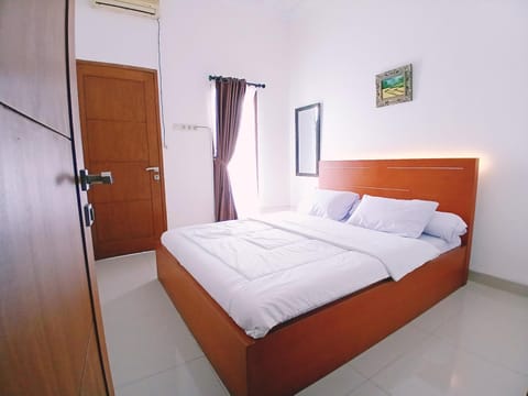 Bed, Photo of the whole room, Bedroom, air conditioner