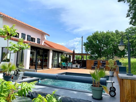 Property building, Natural landscape, Pool view, Swimming pool, sunbed