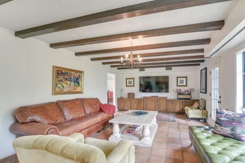 2 Mi to Dtwn Spacious Angleton Home with Courtyard! House in Alvin