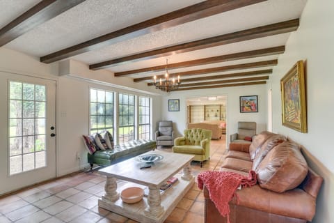 2 Mi to Dtwn Spacious Angleton Home with Courtyard! House in Alvin