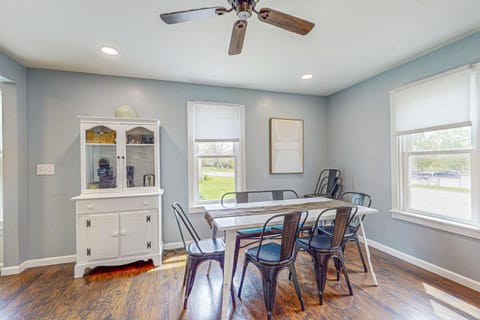 River Beach Cottage House in Bellaire