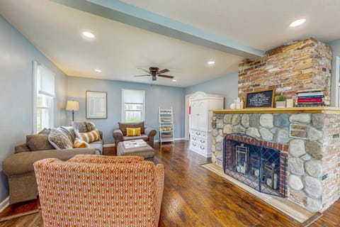 River Beach Cottage House in Bellaire