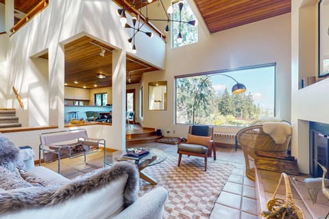 Kineth Point Coastal Retreat House in Whidbey Island