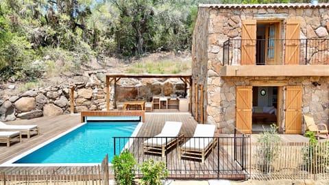 Bergerie de charme, piscine chauffée, vue nature entre mer et montagne, Sotta Villa in Porto-Vecchio