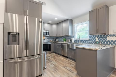 The Carpe Diem Cottage by Stay Local Nashville House in Nashville