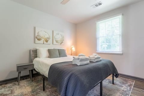 The Carpe Diem Cottage by Stay Local Nashville House in Nashville