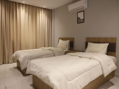 Bed, Photo of the whole room, Bedroom, air conditioner