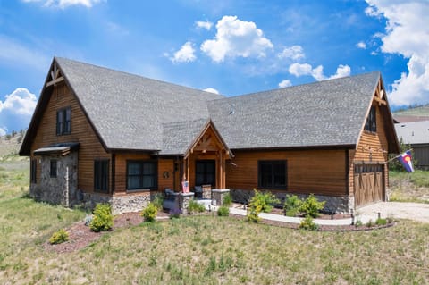 Property building, Natural landscape, Summer, Garden