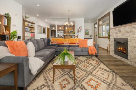 TV and multimedia, Kitchen or kitchenette, Living room, fireplace, furniture