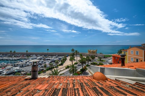 3 Pièces avec Vue sur le Bastion Apartment in Menton