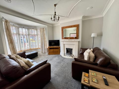 Whitley Family Retreat, Fabulous extended home House in Whitley Bay
