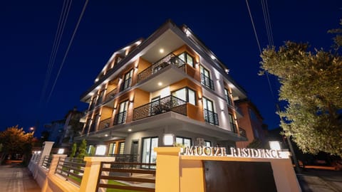 Property building, Night, View (from property/room), Balcony/Terrace