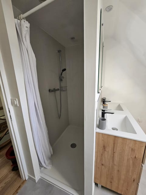 Chambre S proche circuit 24H Bed and Breakfast in Centre-Val de Loire