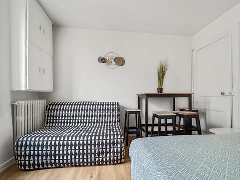 Bed, Living room, Seating area