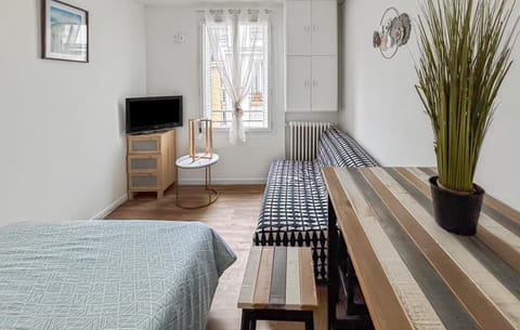 Bed, TV and multimedia