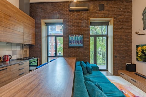 TV and multimedia, Kitchen or kitchenette, Living room, Seating area, Dining area